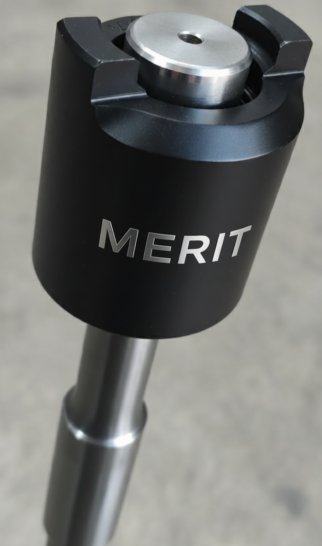 Шпильки стяжные Rammer — премиальный заменитель от MERIT