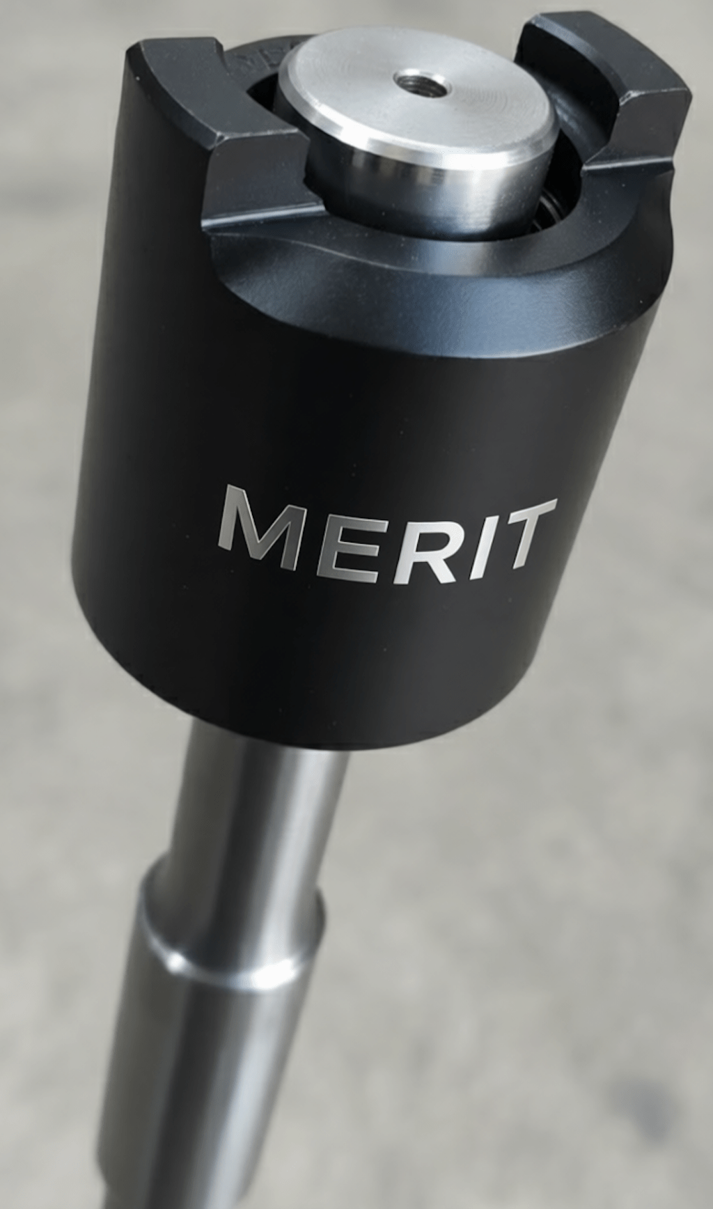 Шпильки стяжные Rammer — премиальный заменитель от MERIT